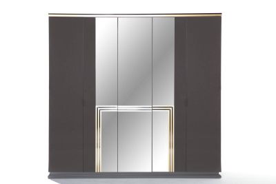 Garderob med 5 dörrar i spegelglas och guldiga detaljer